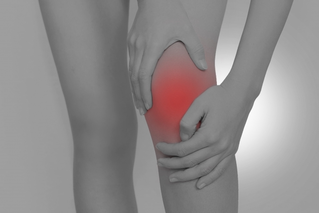 関節の使い過ぎや筋力の低下も膝痛の原因になります